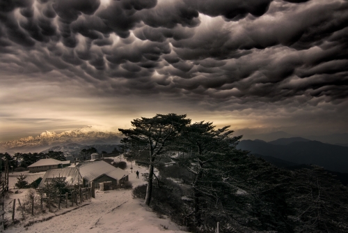 An Evening at Sandakphu